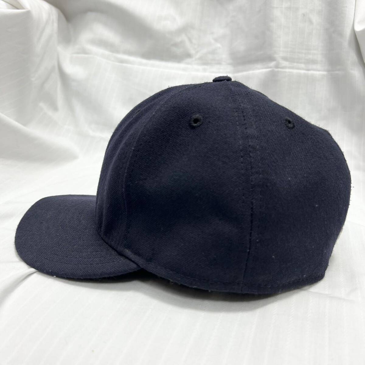 ニューエラ NEW ERA キャップ 帽子 ニューヨーク ヤンキース ネイビー 59FIFTY YANKEES 7 1/2 紺色　色褪せあり　中古品　刺繍に汚れあり_画像6
