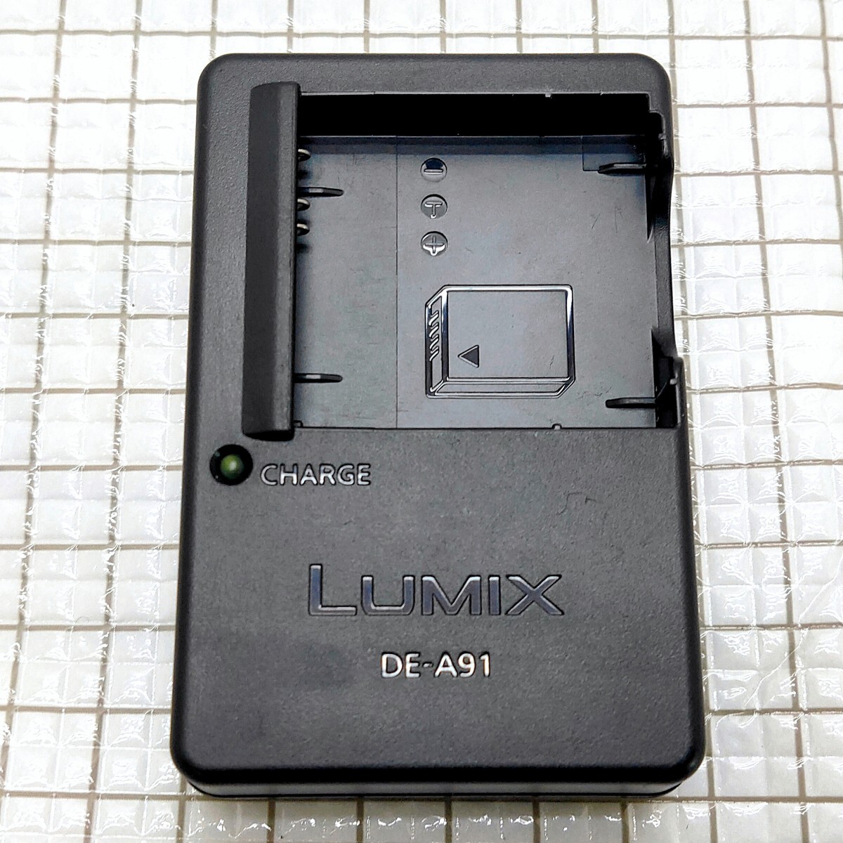 パナソニック LUMIX 充電器 DE-A91A + バッテリー NCA-YN101Fの画像2