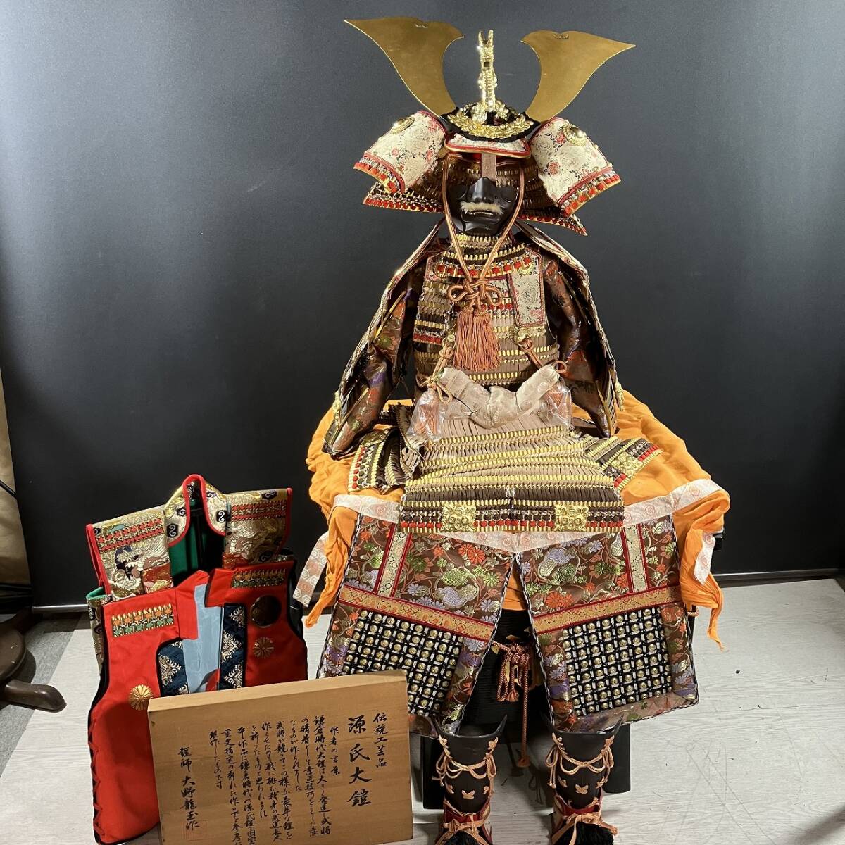 B3-469 伝統工芸品 源氏大鎧 鎧飾り 鎧師 大野龍玉作 五月人形 端午の節句 インテリア オブジェ 中古品の画像1