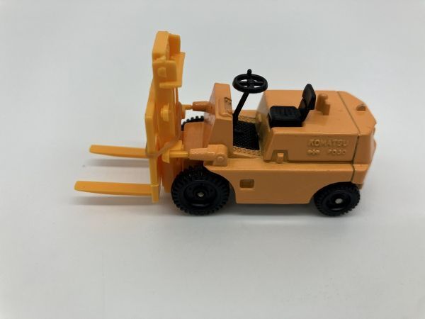 B1-474 トミカ 黒箱 トミー TOMY TOMICA ミニカー 保管品 日本製 NO.55 小松 フォークリフト FD30_画像2