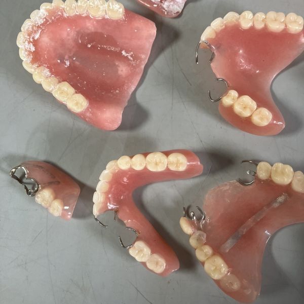 B2-550 入れ歯 歯科技工 ブリッジ ジャンク品の画像2
