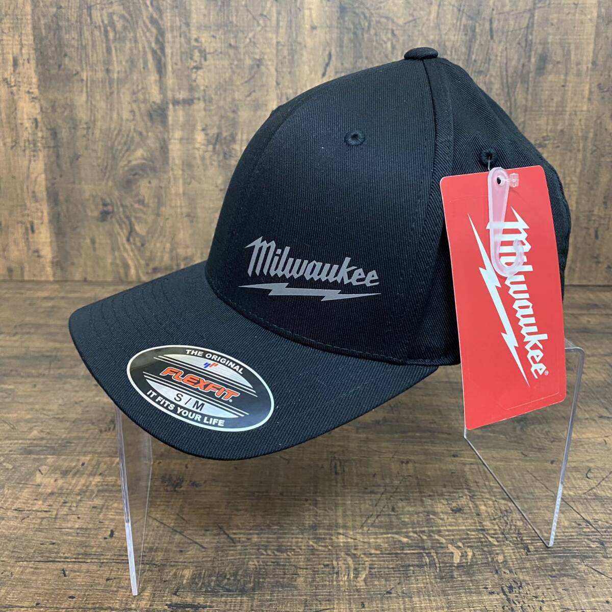 新品 未使用 Milwaukee 帽子 CAP 作業服 ミルウォーキー ブラック S/Mサイズ (504B-SM) /FITTED HAT BLK S/M SAHI0013-1c_画像1