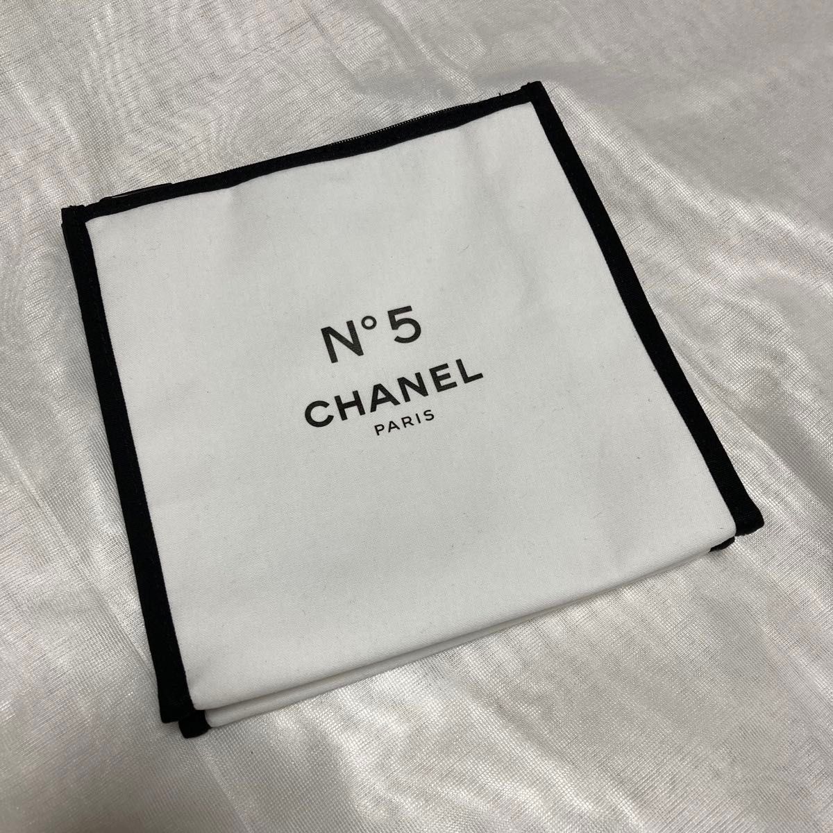 CHANEL シャネル　ノベルティ　ポーチ　ホワイト　N5