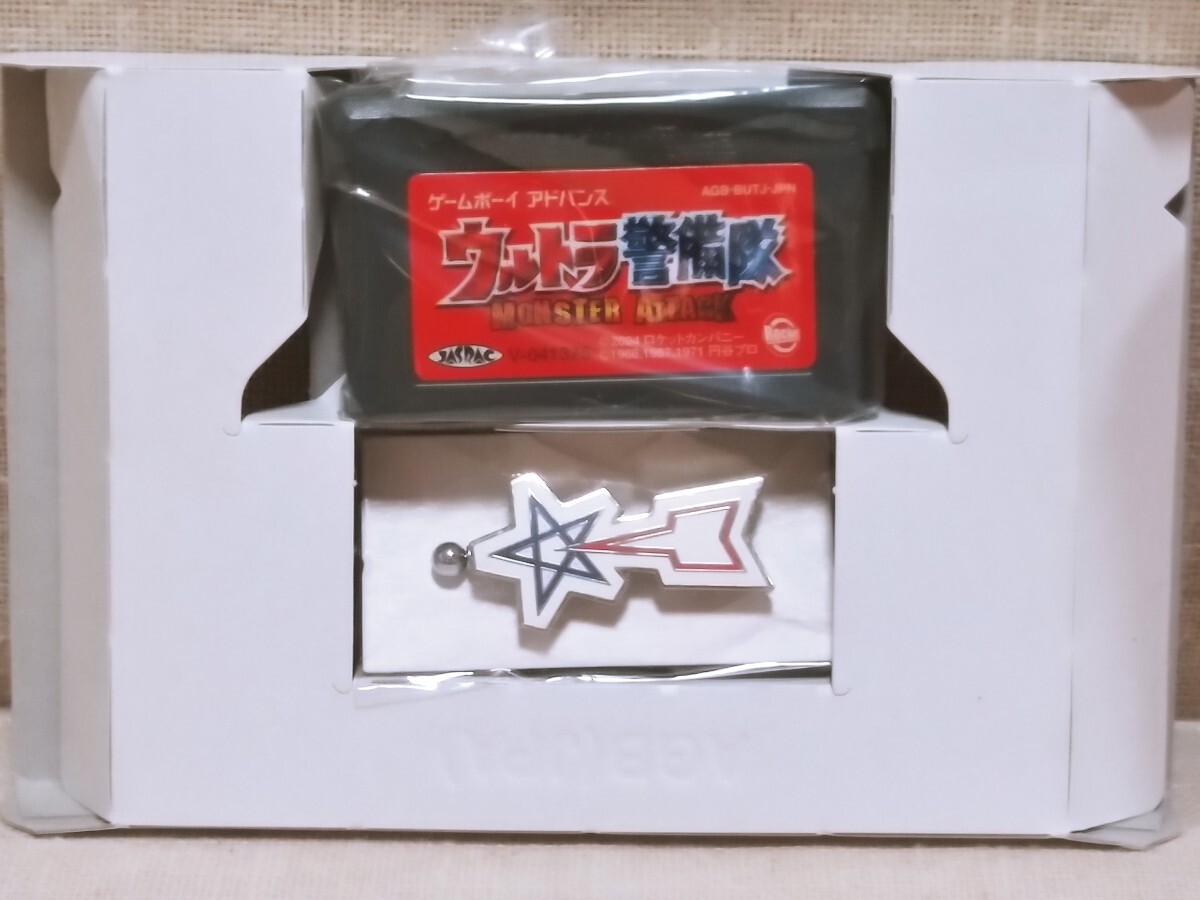 新品未使用　GBA　ウルトラ警備隊　MONSTER ATTACK　初回特典　流星バッジ付き　ゲームボーイアドバンス　ソフト　箱・説明書　送料無料