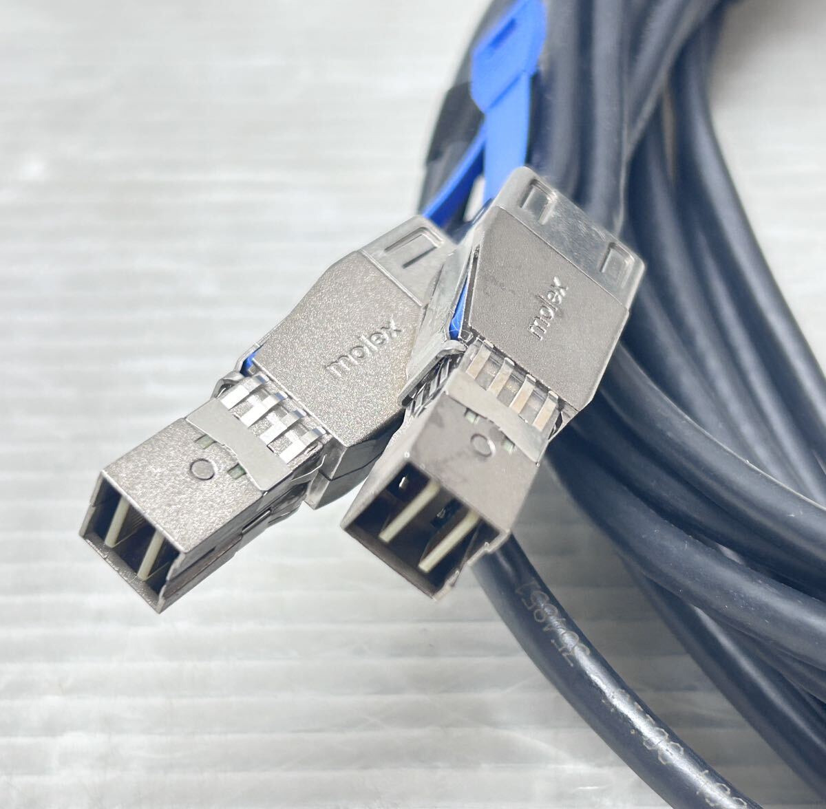 molex miniSASケーブル (1110683203 3.0M 28AWG) 2本セット 長さ3m MiniSAS-MiniSAS HD 中古 ジャンク品 E_画像2