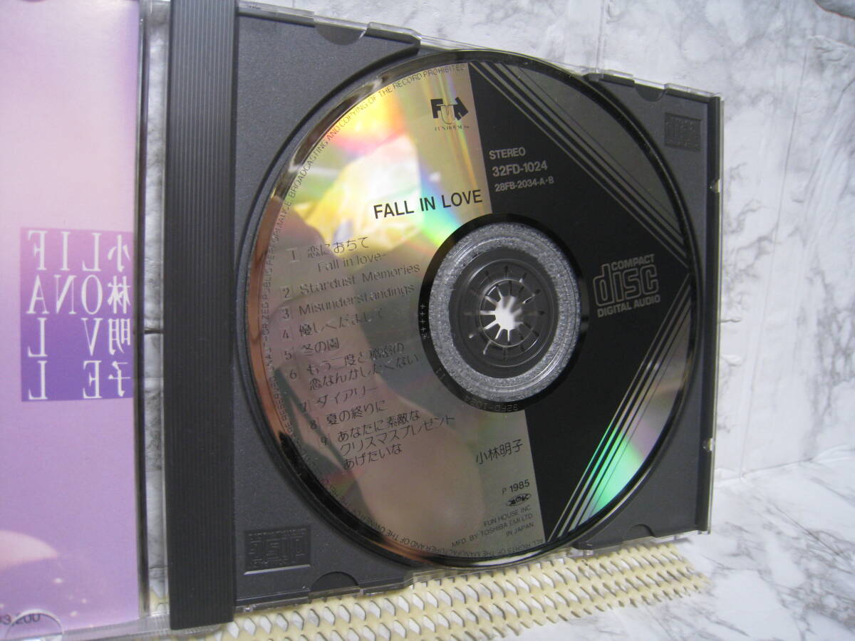 NO.54 美品 廃盤 CD 小林明子 FALL IN LOVE 32FD-1024 恋におちて収録 税表記無 旧規格 3200円盤 帯付の画像7