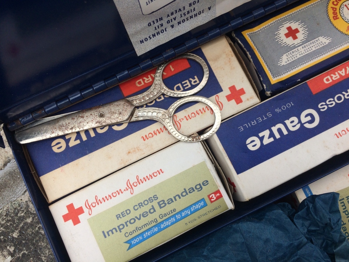 60* Vintage *MADE IN USA*FIRST AID*EMERGENCY KIT*