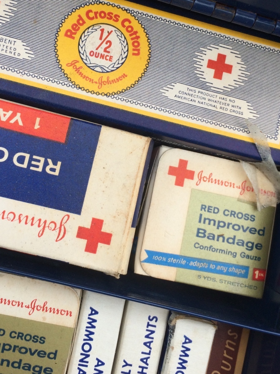 60* Vintage *MADE IN USA*FIRST AID*EMERGENCY KIT*