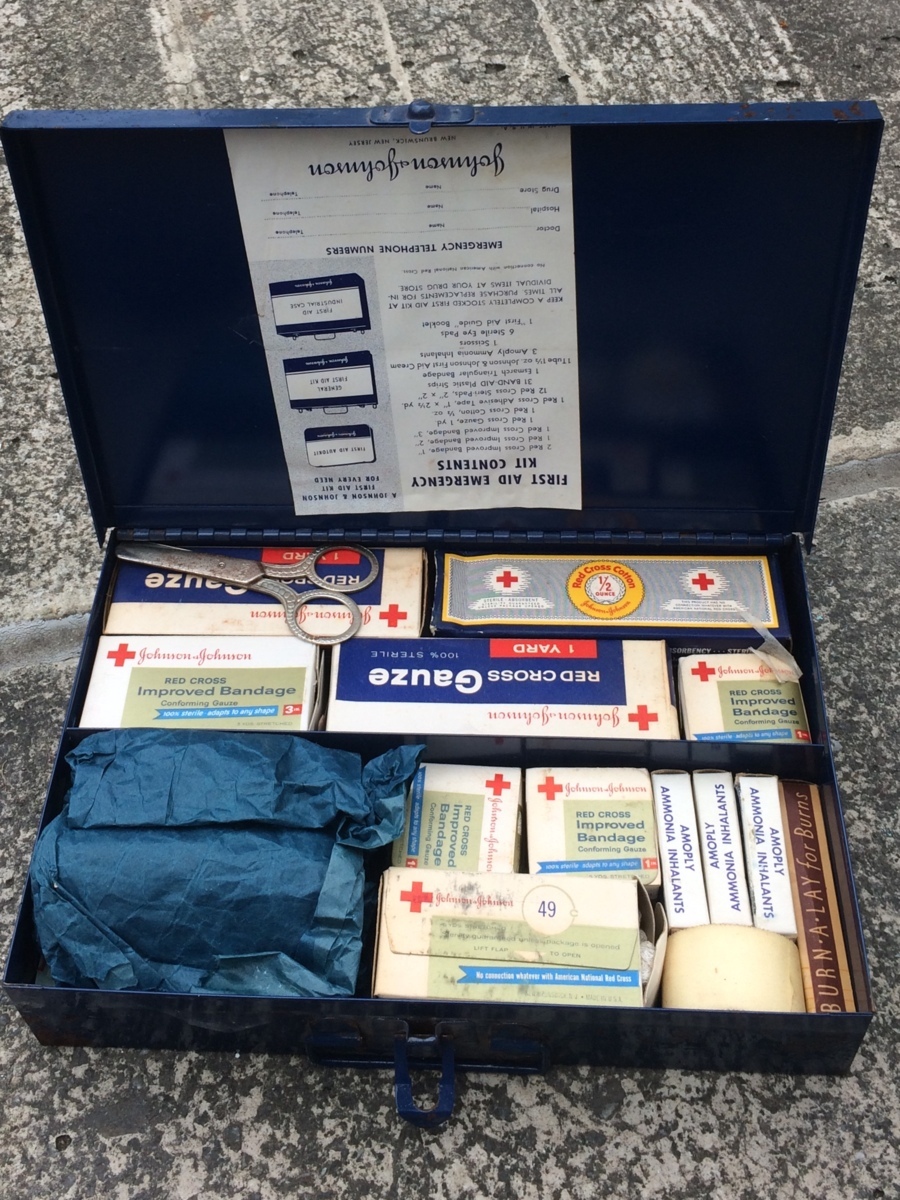 60* Vintage *MADE IN USA*FIRST AID*EMERGENCY KIT*