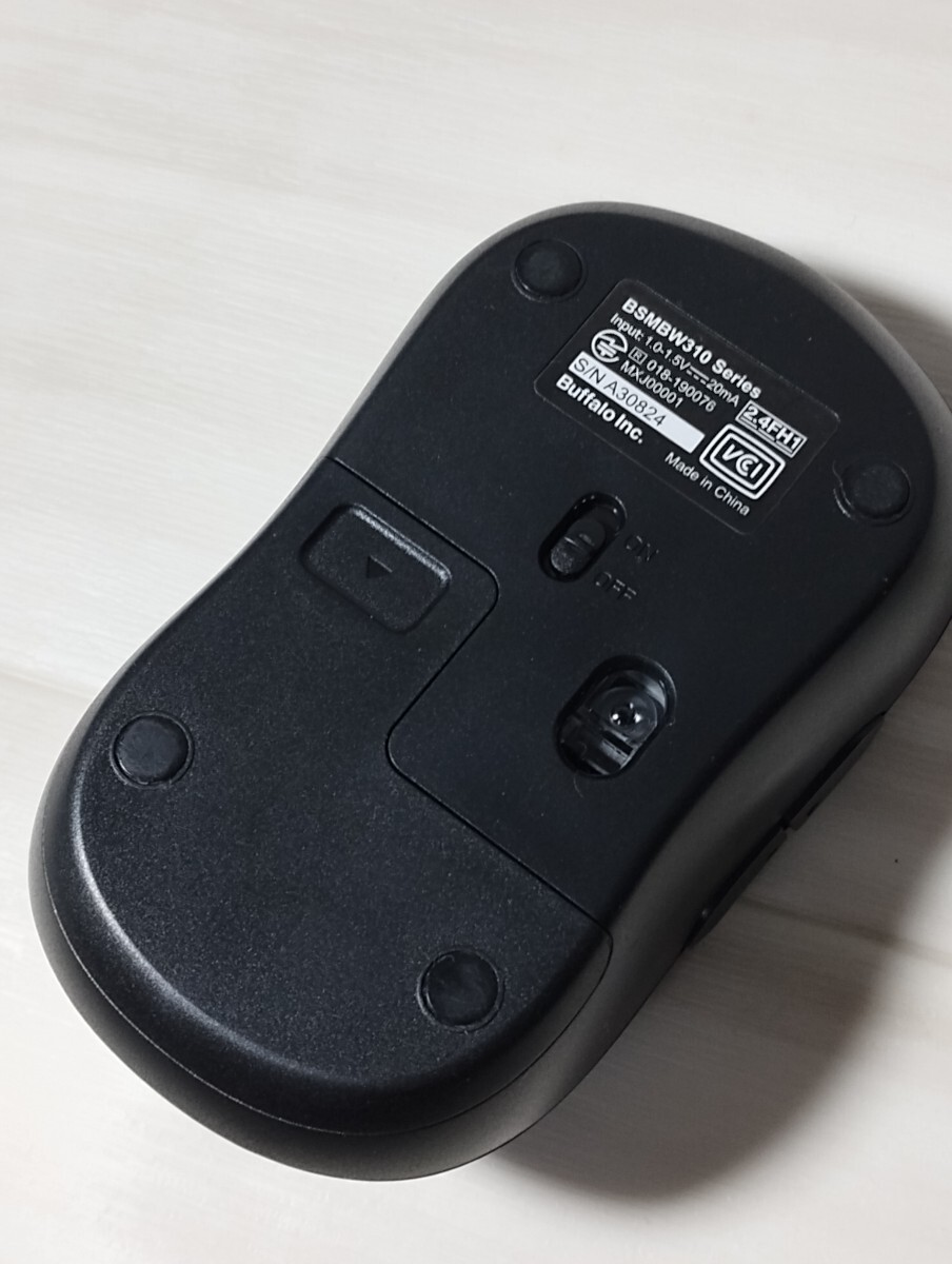 動作品 バッファロー BSMBW310 Series　黒 ワイヤレス 無線マウス BUFFALO　おまけ　エレコムSDカードリーダー　汎用テンキー _画像4