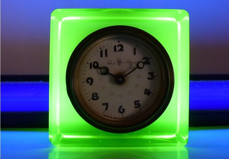 《ＶＰ》日本製 時代ウランガラス 置時計 ２点 東洋時計 作動品_画像5