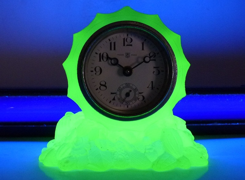 《ＶＰ》日本製 時代ウランガラス 置時計 ２点 東洋時計 作動品の画像9
