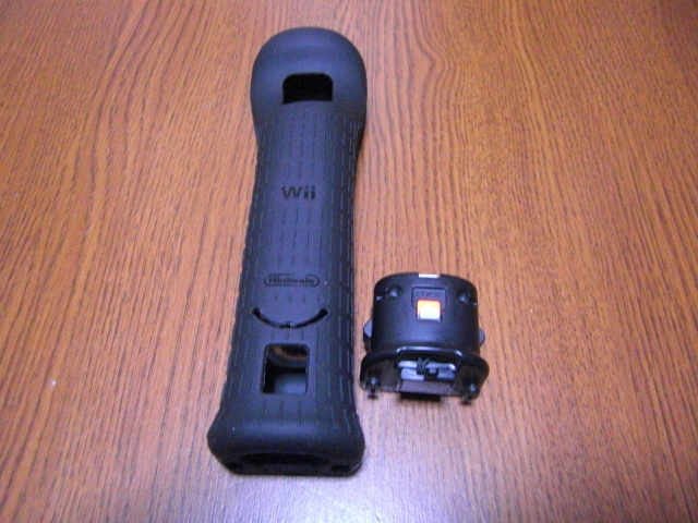 M073【送料無料】Wii　モーションプラス　ブラック（動作確認　クリーニング済）ジャケット　リモコンカバー　シリコンカバー