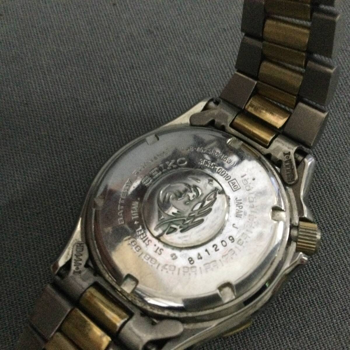 564/16 GJ60547 SEIKO SCUBA 200ｍ 3E35-0010 クォーツ 3針 カレンダー コンビカラー 稼働 腕時計 セイコーの画像2