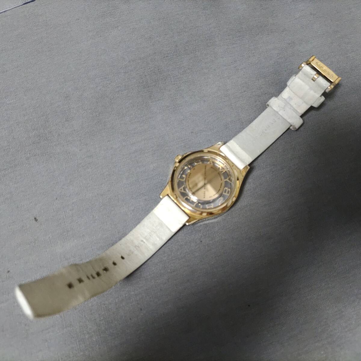 564/17 GJ60508 MARC BY JACOBS MBM1339 кварц 3 стрелки Gold цвет каркас работа наручные часы Mark Jacobs 