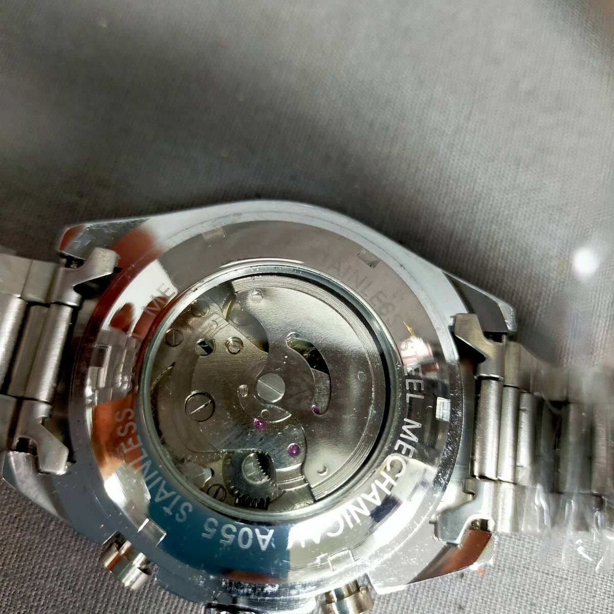 564/30　GJ60452　JARAGAR　A055　自動巻き　裏蓋スケルトン　シルバーカラー×ホワイト　メンズ　稼働　腕時計_画像2