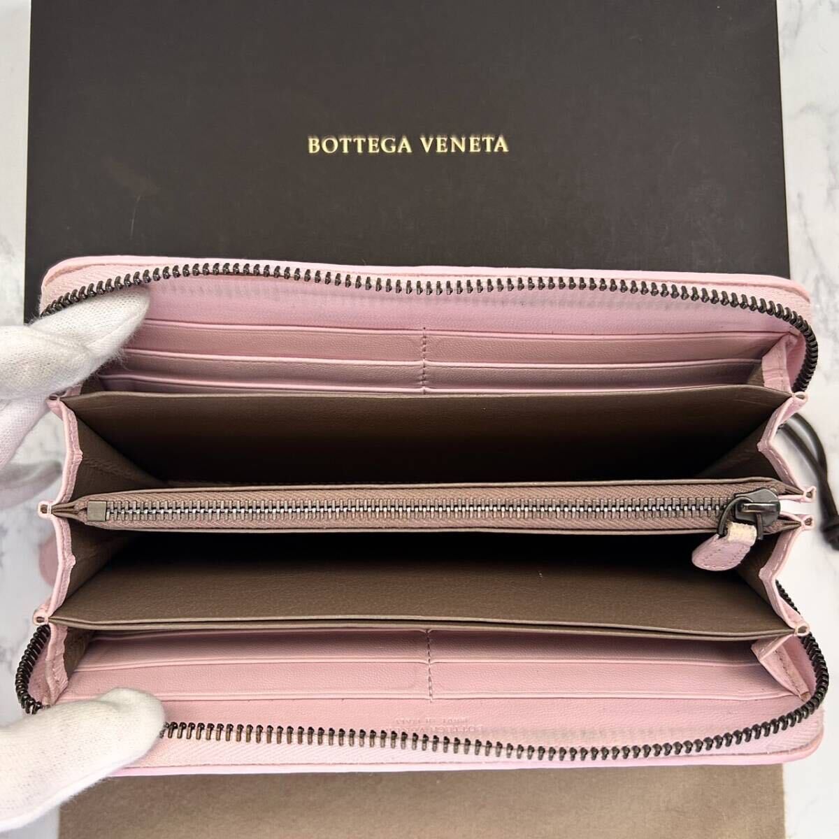 ★【極美品！希少！】 BOTTEGA VENETA ボッテガヴェネタ イントレチャート 長財布 ラウンドファスナー パステルピンク 定価7.8万 441の画像7