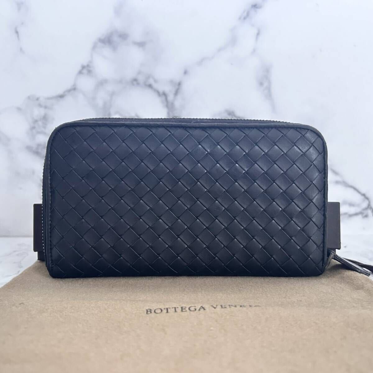 ★【極美品！希少！】 BOTTEGA VENETA ボッテガヴェネタ イントレチャート 長財布 ラウンドファスナー ブラック 定価7.8万 106の画像3