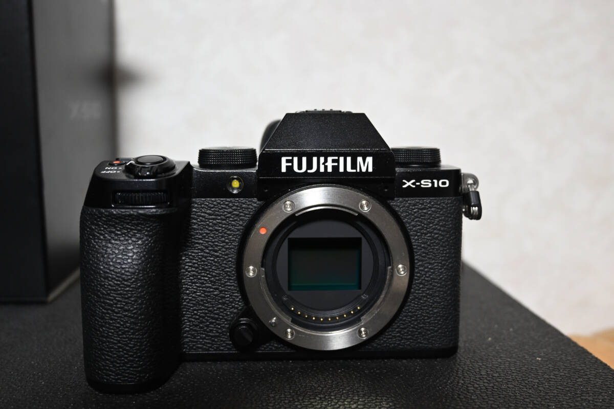 ★FUJIFILM X-S10 ボディ【1647ショット、おまけ有】_画像3