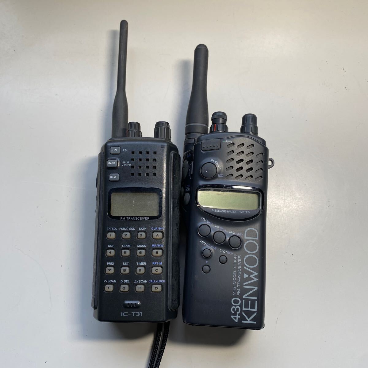 トランシーバー 無線機 KENWOOD TH-K48 ICOM IC-T31 2台セット ジャンク z-0412-4の画像1