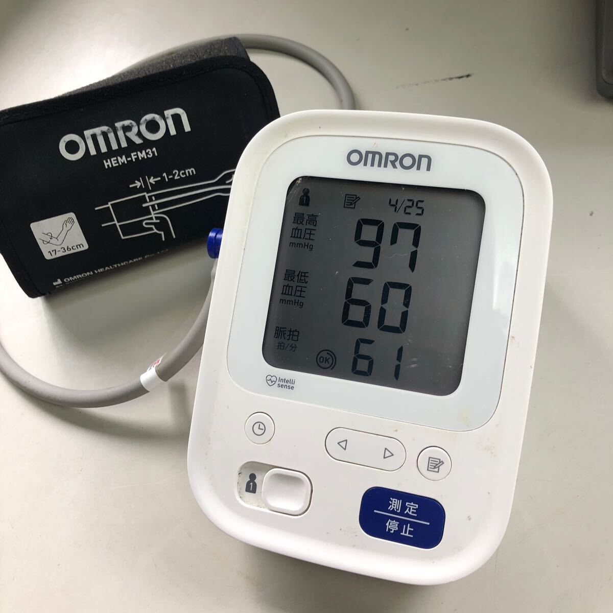 オムロン OMRON 上腕式血圧計 スタンダード19シリーズ 血圧計 自動電子血圧計 上腕式 手首　ヘルスケア HEM-FM31 HEM-6011 W-0425-06_画像5