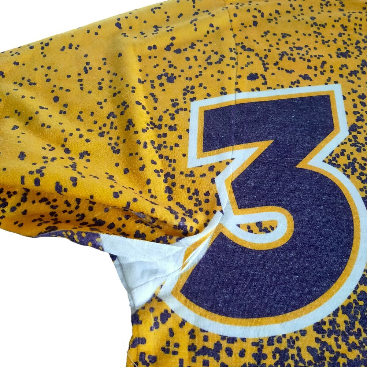 訳あり 未使用品 mitchell&ness ミッチェルアンドネス XＬ 半袖Tシャツ Tシャツ 総柄 レイカーズ Lakers NBA の画像10