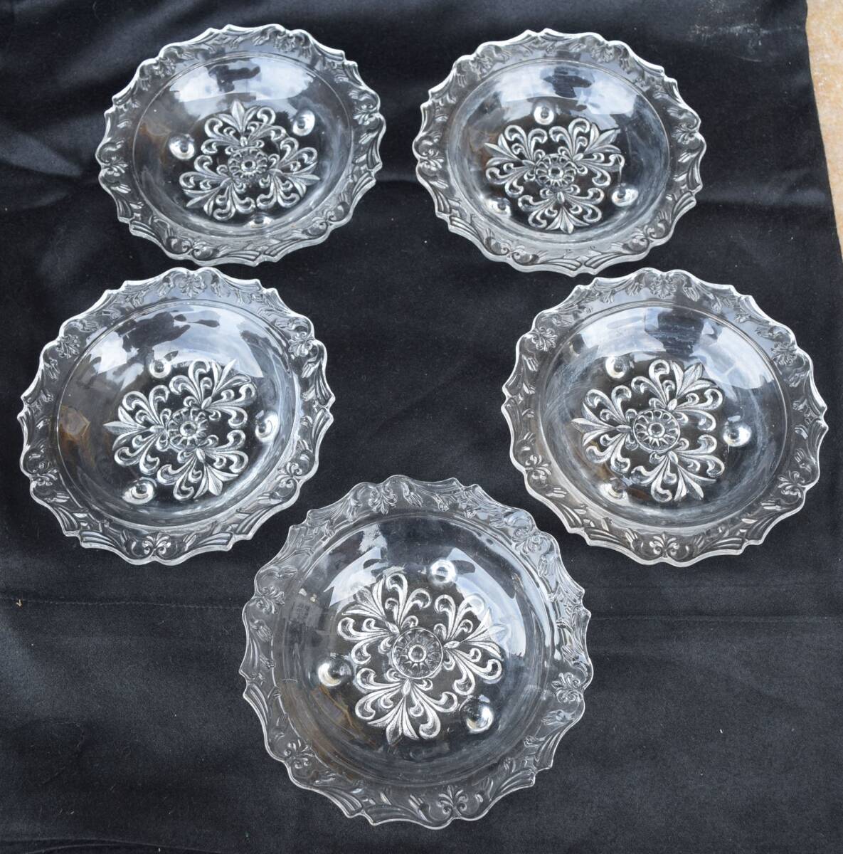 ■昭和レトロなガラス皿5枚セット■直径約15ｃｍ■デザート皿小鉢当時もの フルーツ皿かき氷皿アイスクリーム皿シャーベット皿の画像1