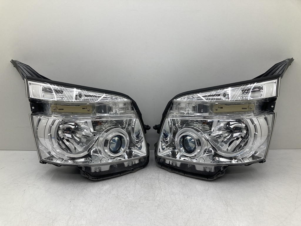 美品 取付OK 点灯OK ZRR70W 前期 ヴォクシー 純正 HID ヘッドライト 左右セット KOITO 28-203 ZRR75W 打刻 VK (D1586)の画像1