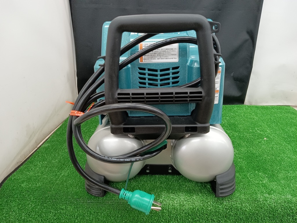 中古美品 makita マキタ タンク容量 11L 46気圧 常圧 高圧 エアコンプレッサ AC462XL 青の画像6