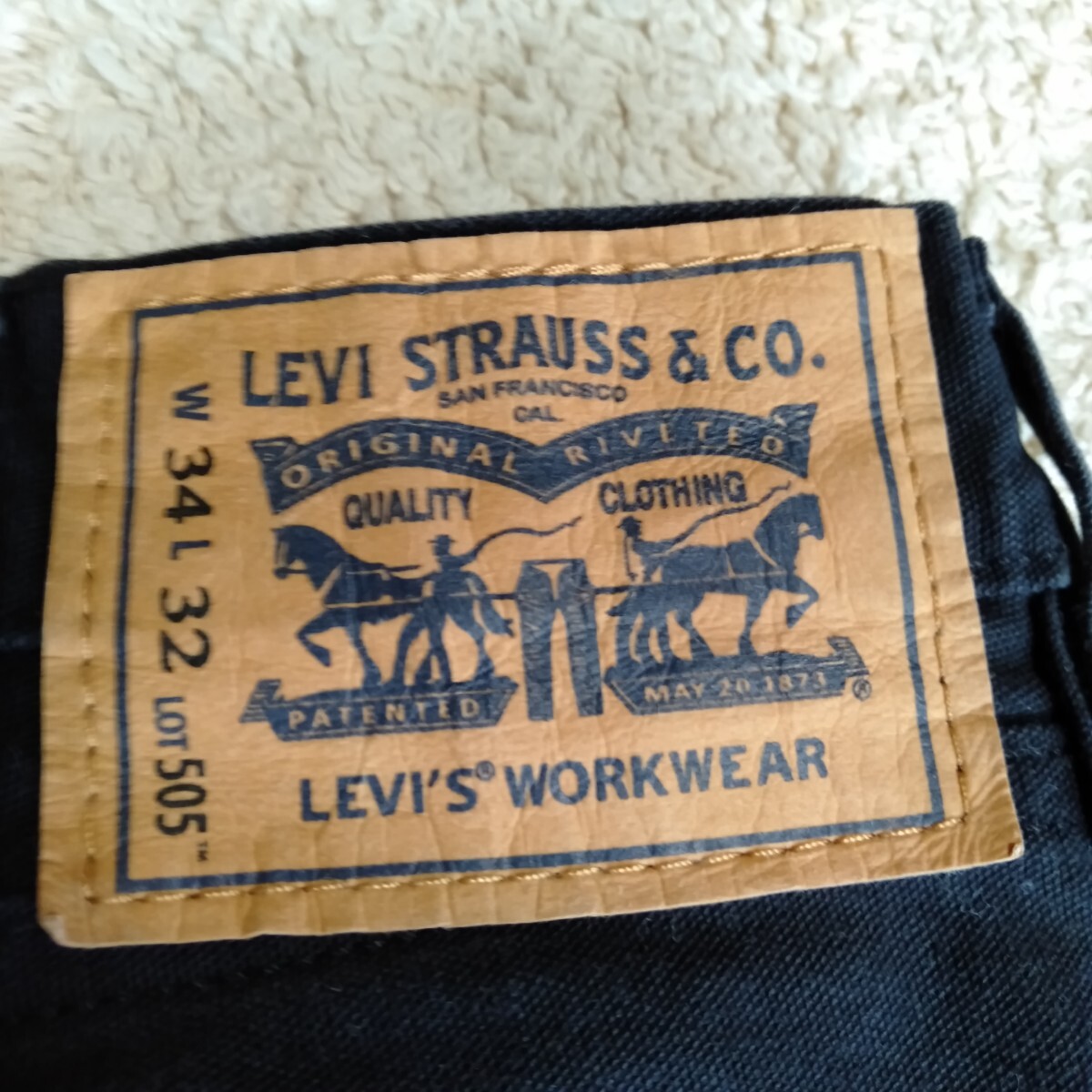 か132 LEVI'S リーバイス W34 L32 LOT505 バングラデシュ製 綿98％ ブラック パンツ 長ズボン カラーパンツ 洋服_画像3