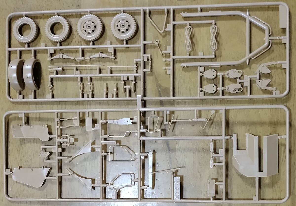 〒350円他・イタレリ1/35 ドイツ軍 3.7cm対空機関砲 FLAK43 ANTI AIRCRAFT GUN 手持ちのカーゴトラックなどで対空自走砲に改造など/対空砲_画像3