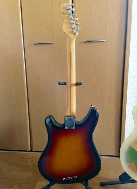 Squier by Fender Venus★スクワイヤー ヴィーナス VS-55 3Tone Sunburst Crafted in Japan／コートニー・ラブ・モデル、個性溢れる仕様。の画像3