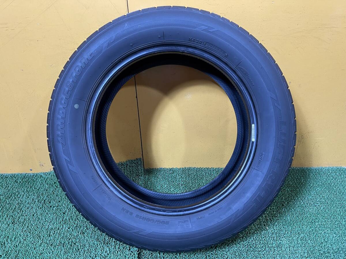 No.562　ブリヂストン　ルフトRVⅡ　16インチタイヤ　205/60R16　ミニバン専用設計　4本セット　180サイズ×2個口_画像4