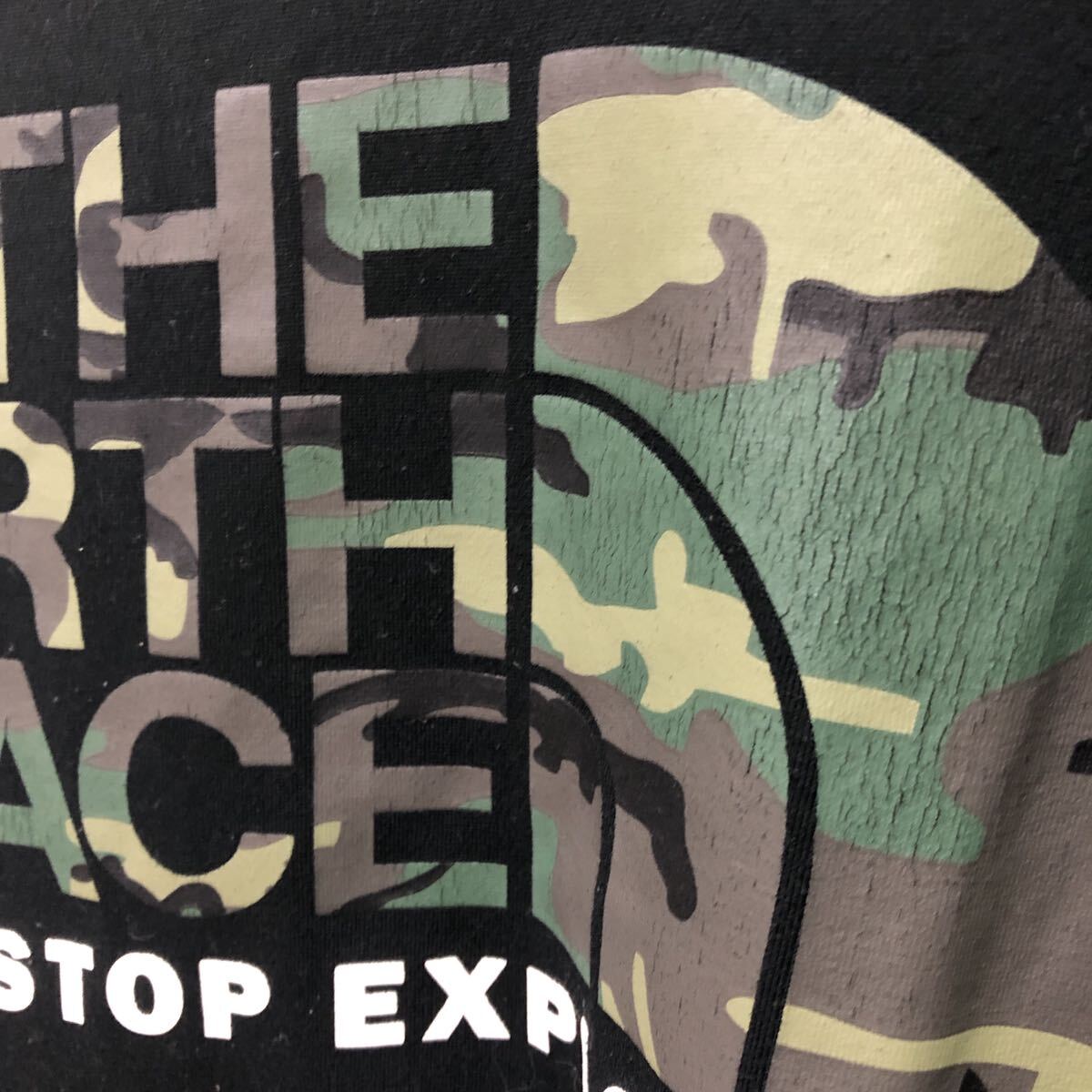 ★ ノースフェイス THE NORTH FACE 半袖 Ｔシャツ ブラック カモフラ柄 Mサイズ NT31622_画像2