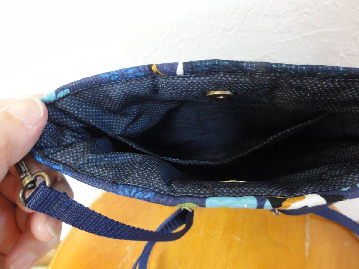 ★ぴりかの手作りバッグ★可愛い猫ちゃん・青い花・お散歩ポシェット・結城紬・大島紬・母の日・送料無料_内ポケットは一つあります