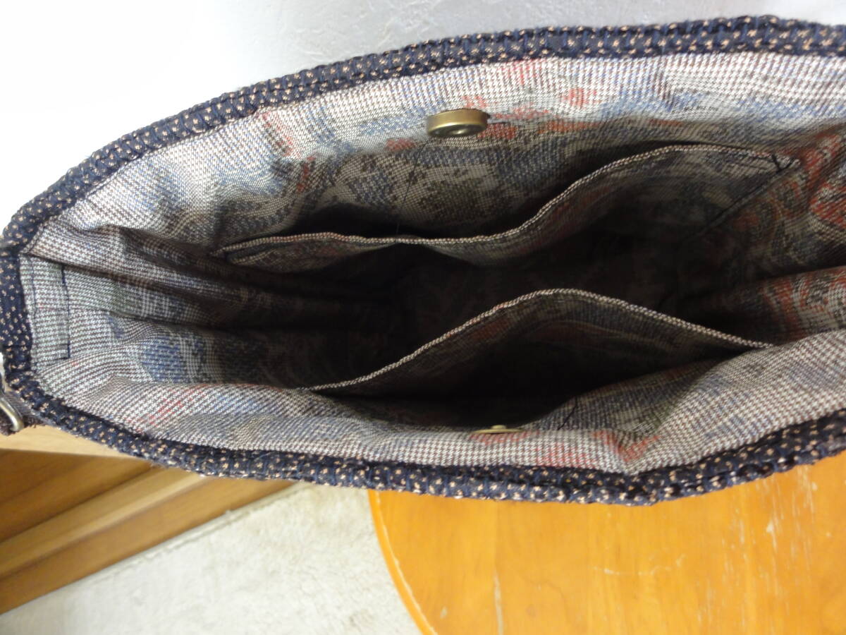 古布で裂織り★ぴりかの裂き織りバッグ★泥大島紬・茶系・小振りなショルダーバッグ_内ポケットは大小二つ付けました