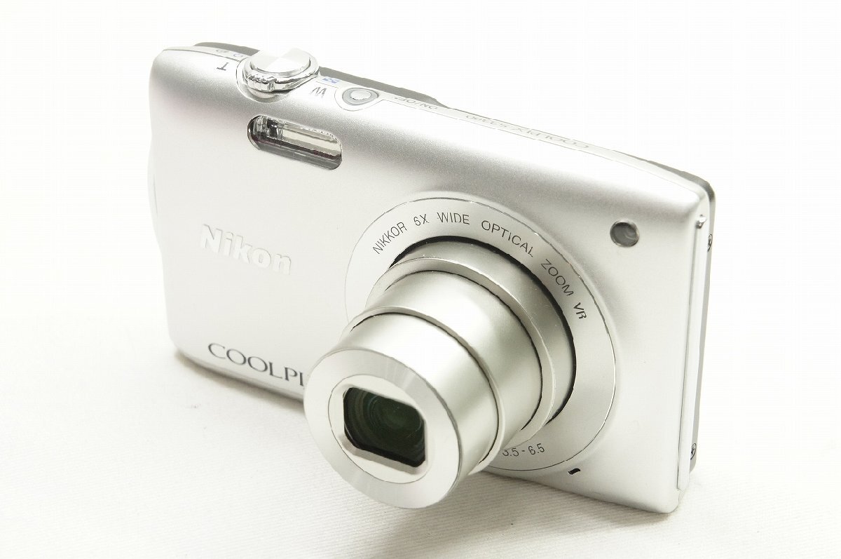 【適格請求書発行】Nikon ニコン COOLPIX S3300 コンパクトデジタルカメラ シルバー 元箱付【アルプスカメラ】231210rの画像2