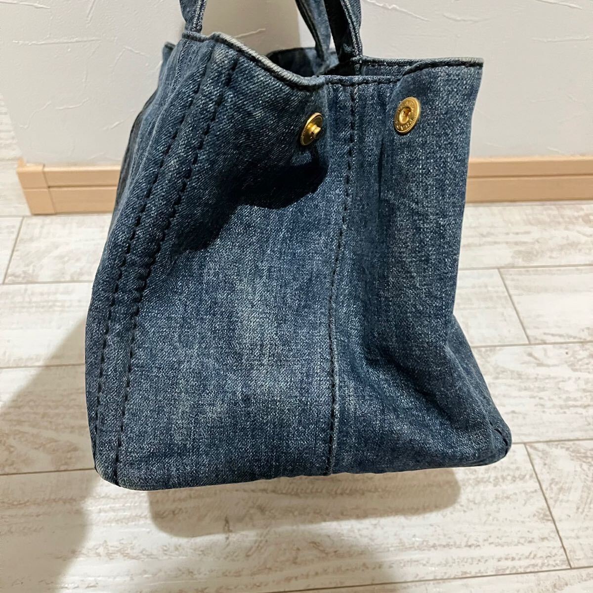 ■1円〜 ＜美品!!＞■ PRADA プラダ ハンドバッグ トートバッグ カナパ デカロゴ 三角ロゴ A4収納 ゴールド金具 ブラック 黒色の画像4