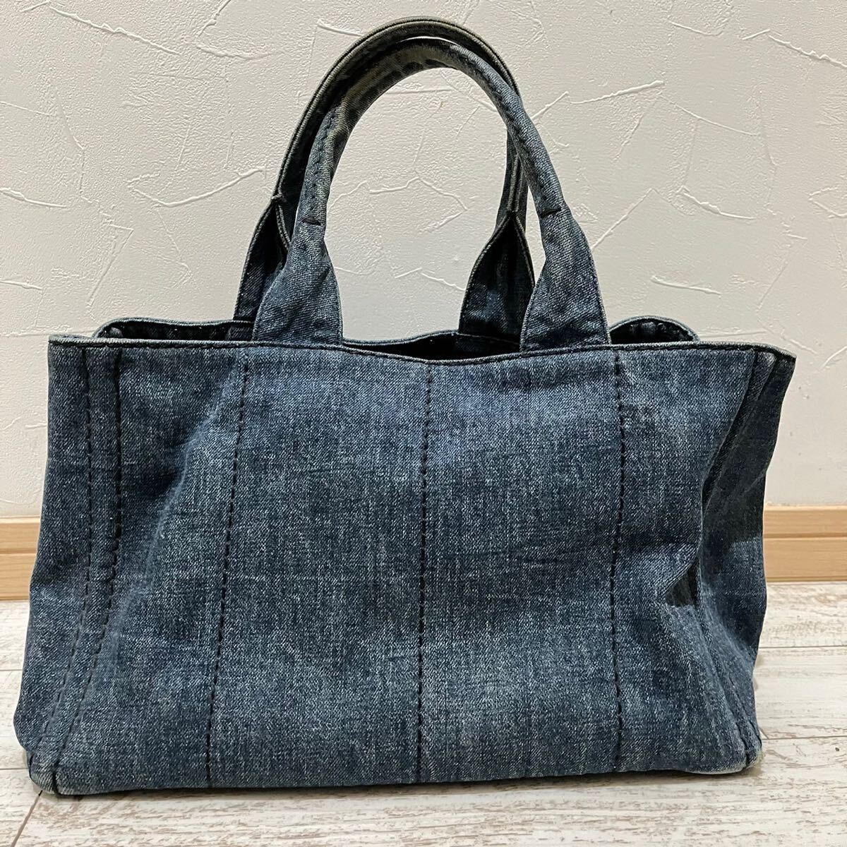 ■1円〜 ＜美品!!＞■ PRADA プラダ ハンドバッグ トートバッグ カナパ デカロゴ 三角ロゴ A4収納 ゴールド金具 ブラック 黒色の画像2