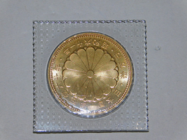 昭和61年 昭和天皇御在位60年記念 10万円 金貨 K24 純金 ２0g ブリスターパック入り 未開封 1円スタート ！！の画像2