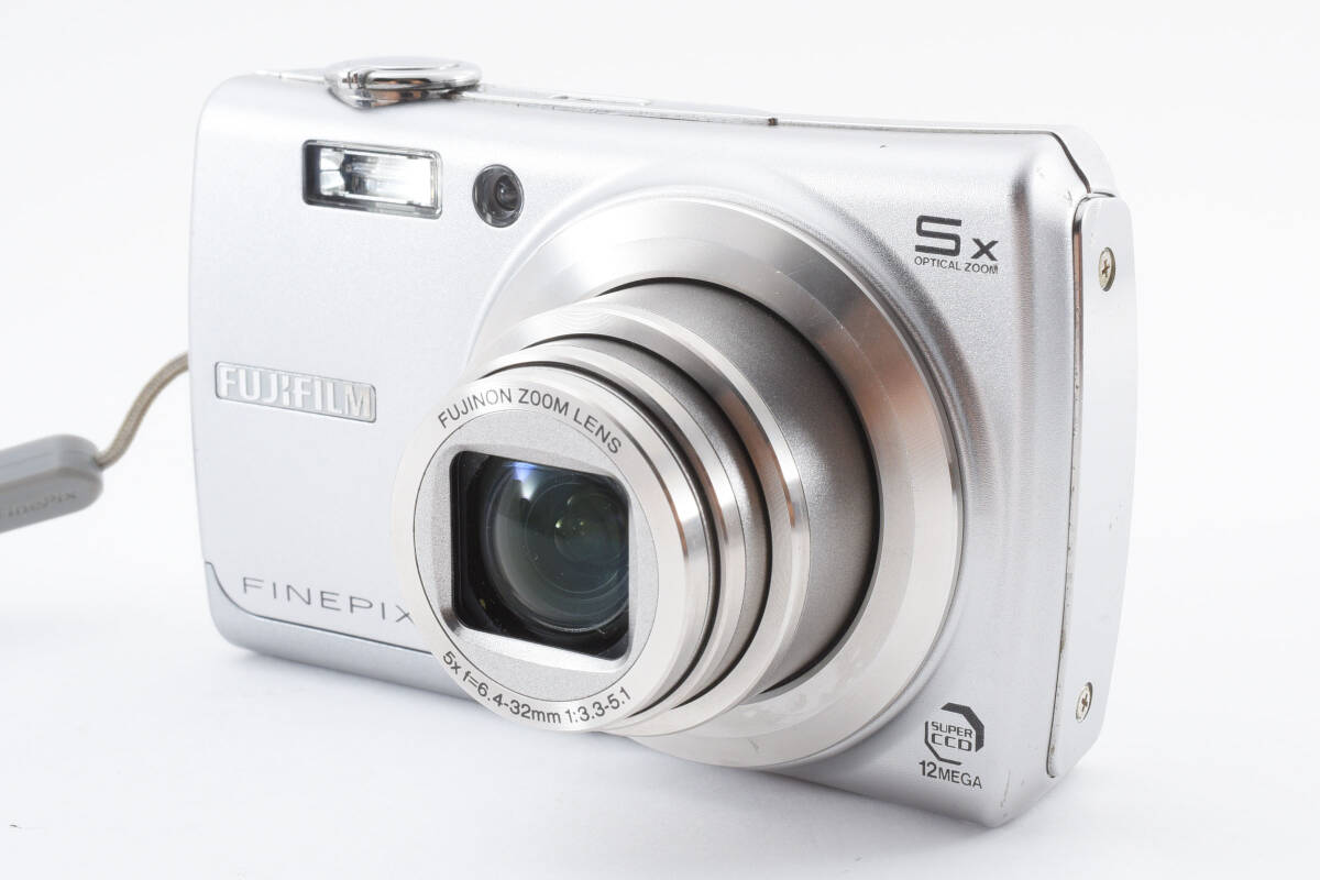 ★美品★FUJIFILM 富士フィルム FINEPIX F100fd シルバー コンパクトデジタルカメラ 元箱 バッテリー 充電器 他付属品多数#e0497_画像2