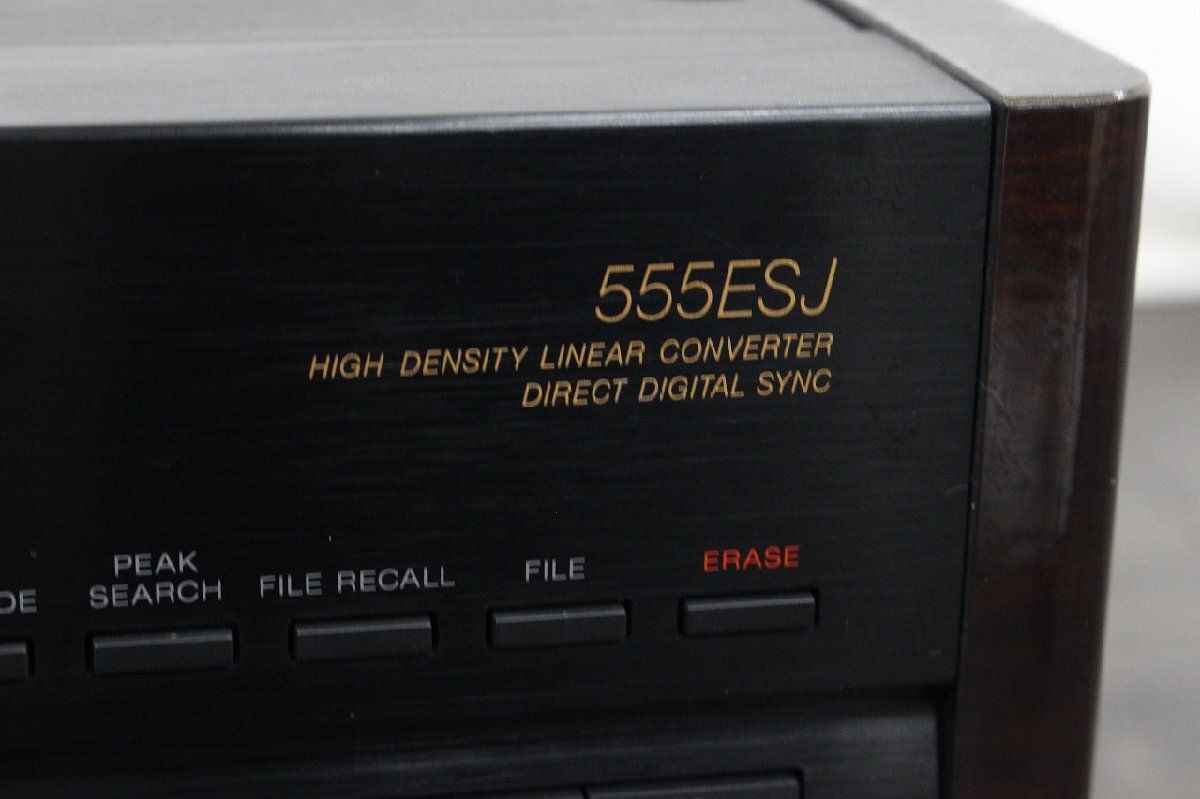 【行董】CE379BPT03 SONY CDP-555ESJ CDプレーヤー 音響機器 ソニー COMPACT DISC PLAYER リモコン付き 動作確認済みの画像3