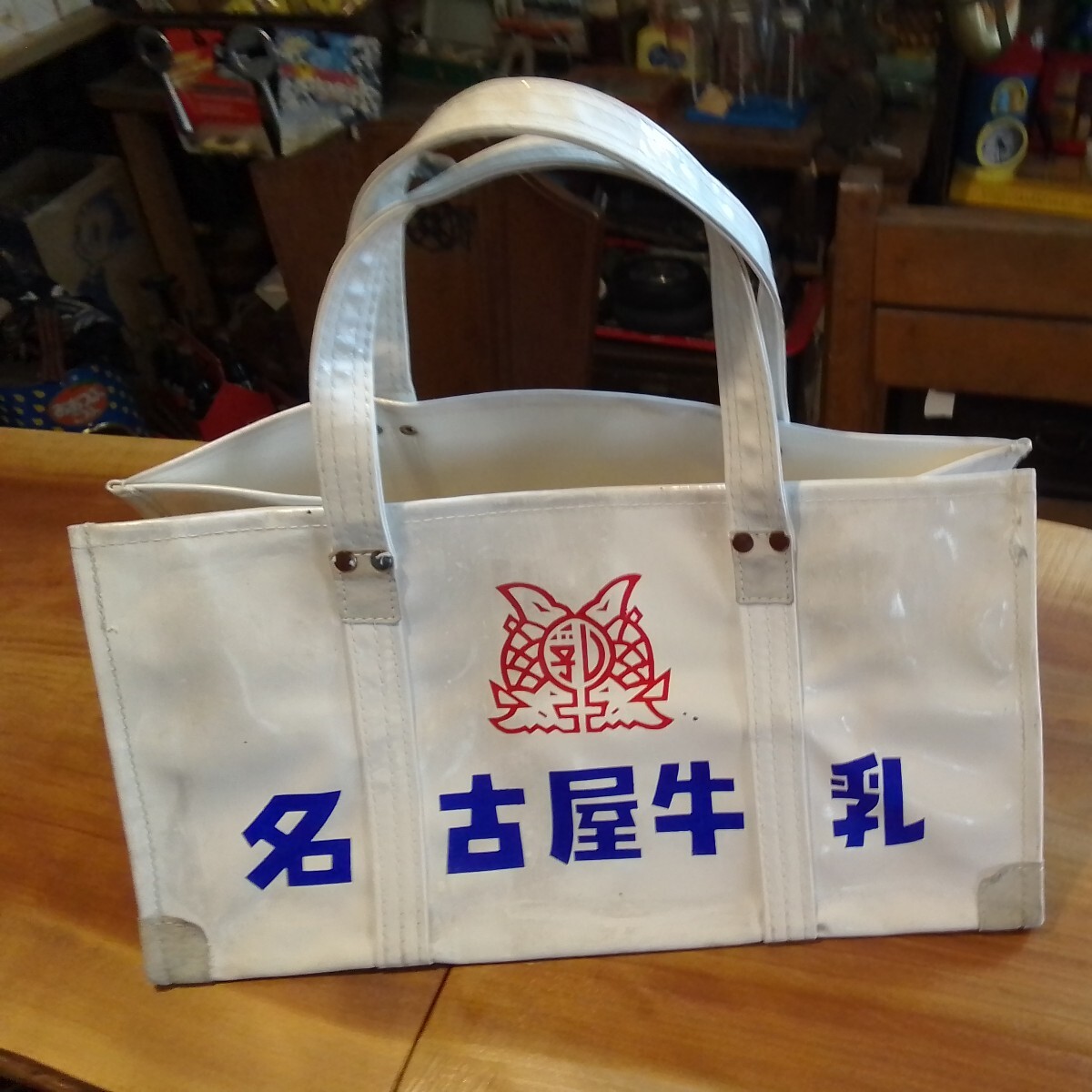 昭和レトロ「名古屋牛乳の配達バッグ」未使用品ですが、経年による、傷み、汚れ等あり。①_画像1