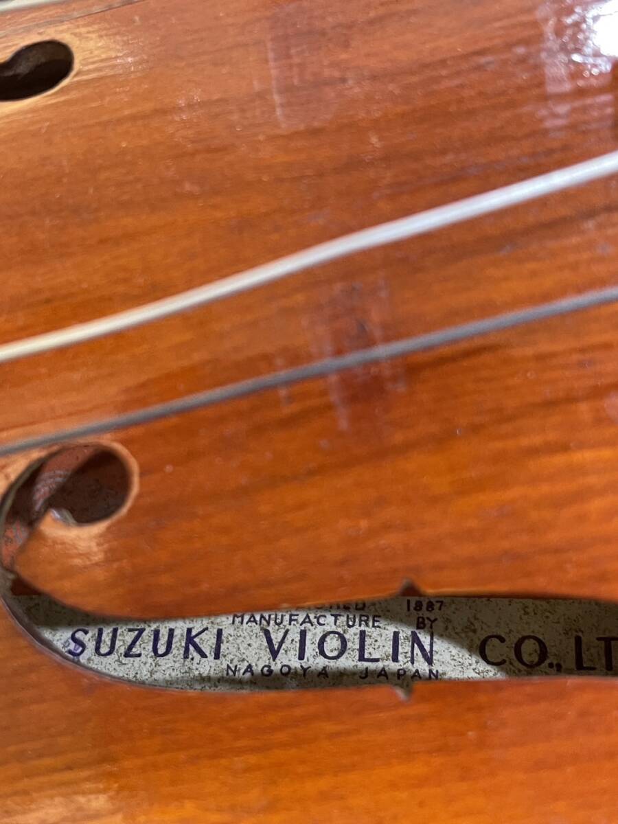 【H11264OR】 1円～ スズキヴァイオリン SUZUKI1949 レトロ 弦楽器 ハードケースでの発送 ケースに名前あり の画像10