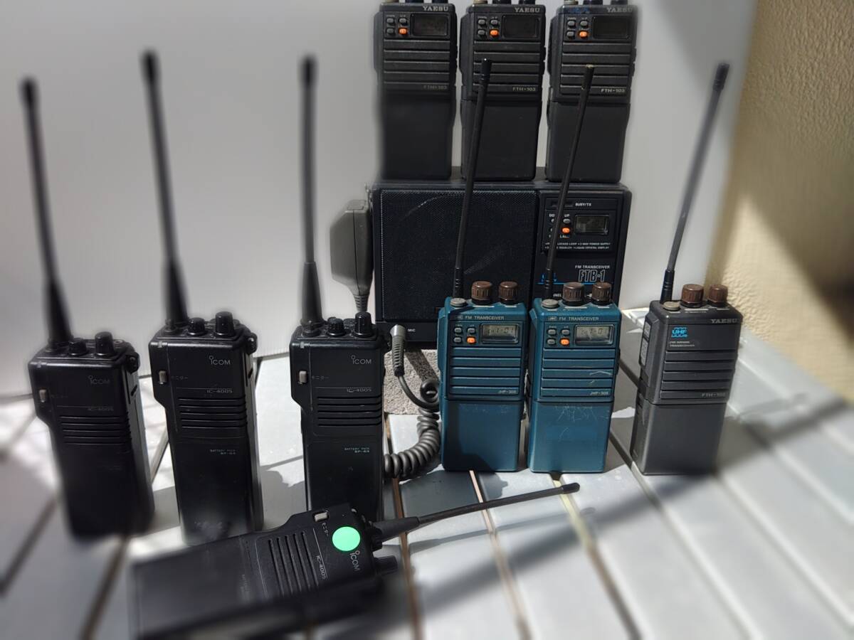  Yaesu основа земля отдел FTB-1+JRC, Icom,FTH-102.103. IC-4005, др. все 14 шт. ( дополнение большое количество включение ) с зарядным устройством . рабочее состояние подтверждено 