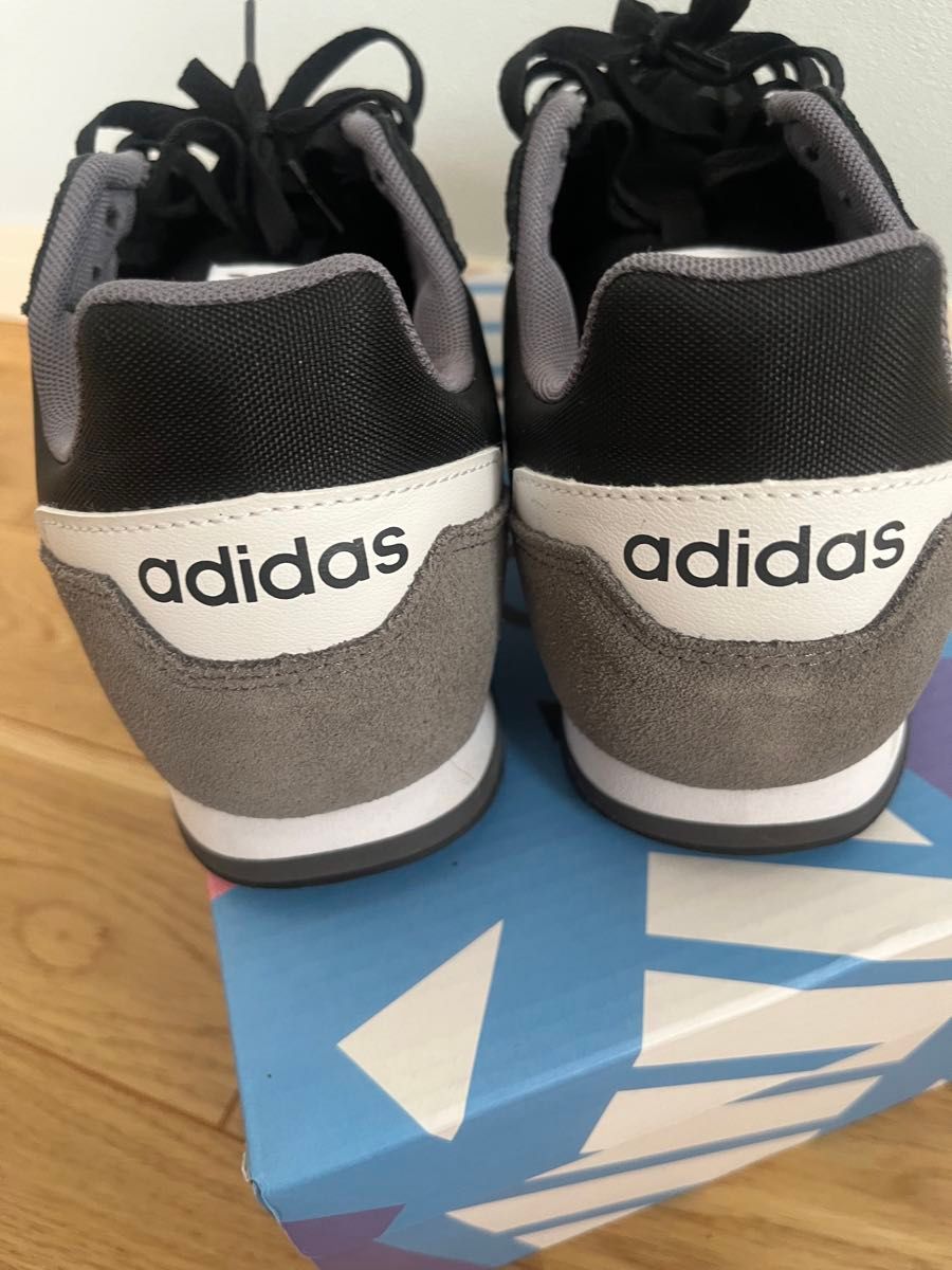 【試着のみ美品】アディダス adidas ブラック グレー　27cm