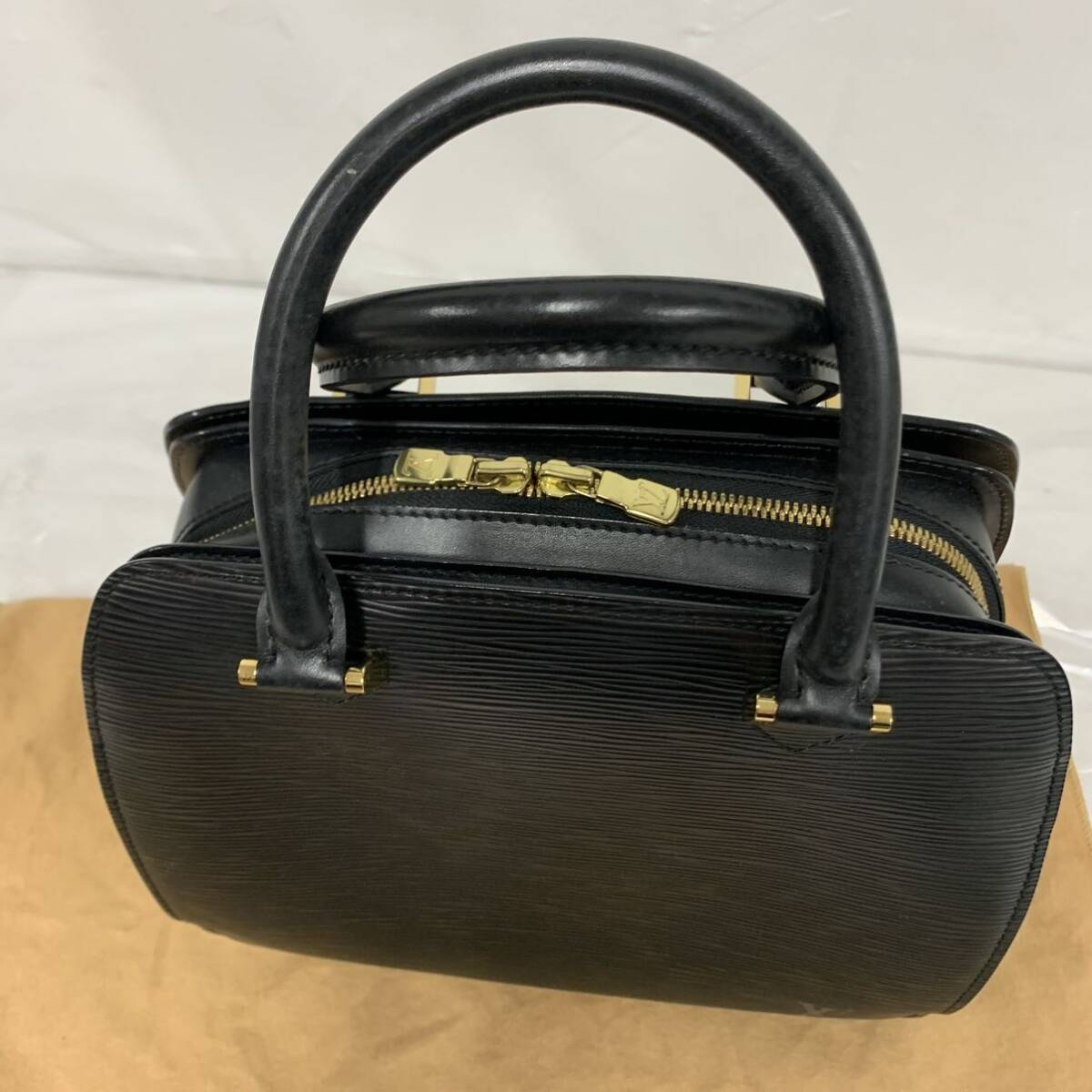 LOUIS VUITTON ルイ ヴィトン エピ ポンヌフ ハンドバッグ レザー ノワール 黒 ブラック ゴールドカラー系 MI0988金具 M52052 カ15 _画像3