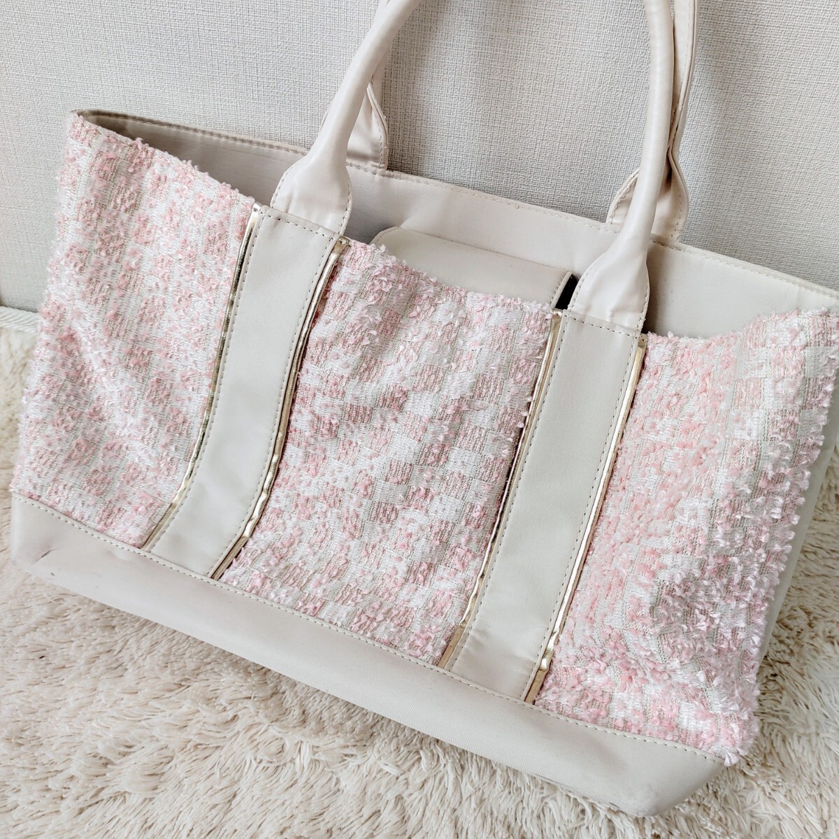 【春BAG】桜模様×アイボリーのハンドバッグ　さくら色　ピンク　A4収納OK　MENARD メナード　花びら柄_画像1