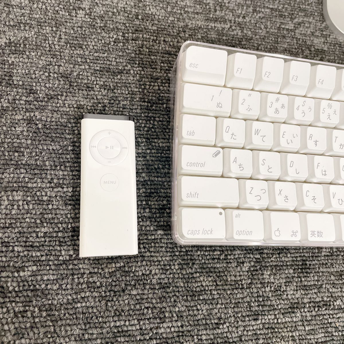 Apple iMac A1173・キーボード・マウス(未使用品)・リモコン付き Apple iMac A1173・キーボード・マウス(未使用品)・リモコン付き