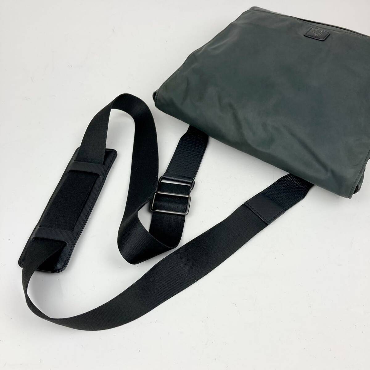 A4 storage dunhill Dunhill shoulder bag diagonal .. Cross body mesenja-sakoshu men's business nylon gray black 